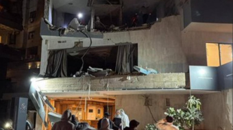 بالفيديو والصورة - غارة إسرائيلية تستهدف فندقًا في بعبدا