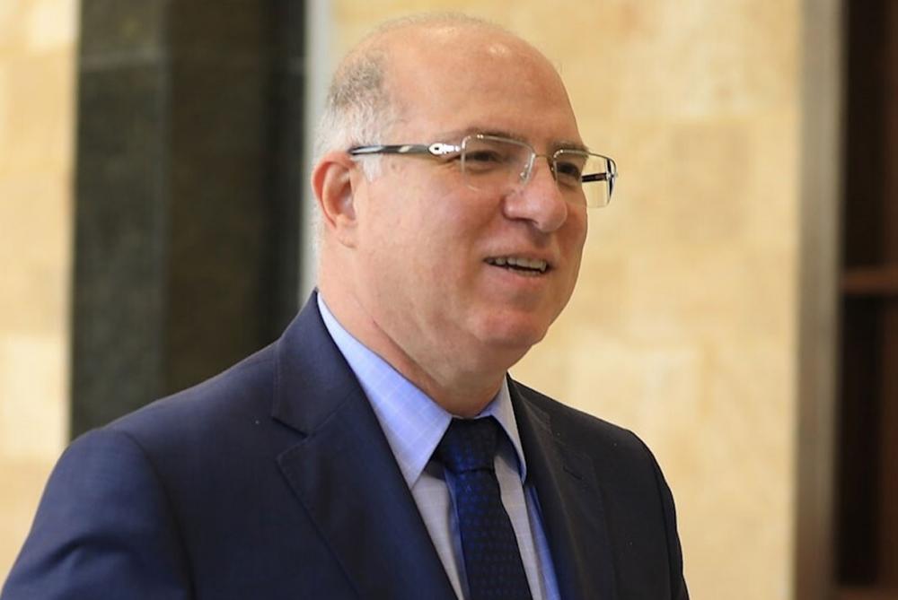 تعليق مهل إجازات العمل وبراءات الذمة