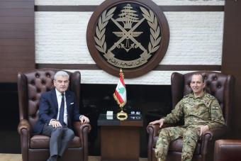قائد الجيش يستقبل وزير الصناعة