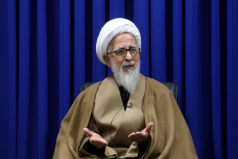 رجل دين إيراني يطلب "سفك دماء" ترامب والإسرائيليين