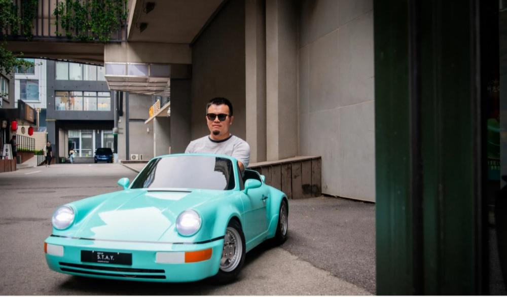 سيارات للكبار... بحجم اللعبة