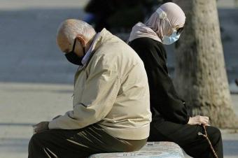 السباق مع كوفيد المتحوّر... من يربح ومن يخسر؟