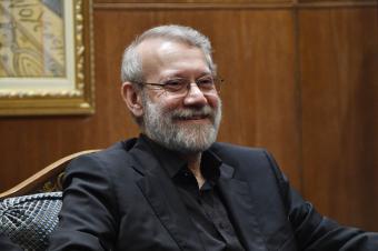 لاريجاني يحذر: استهداف الكهرباء سيؤدي لانقطاعها عن المنطقة خلال نصف ساعة