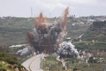 بالفيديو والصور: تدمير جسر القاسمية