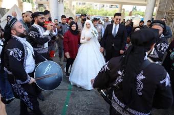 عرسٌ في قلب نزوح صيدا… حين ينتصر الحب في زمن الحرب