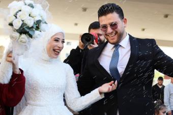 عرسٌ في قلب نزوح صيدا… حين ينتصر الحب في زمن الحرب