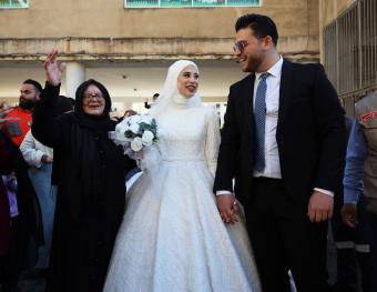 عرسٌ في قلب نزوح صيدا… حين ينتصر الحب في زمن الحرب