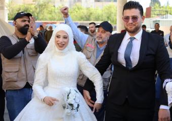عرسٌ في قلب نزوح صيدا… حين ينتصر الحب في زمن الحرب