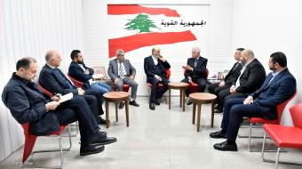جعجع يلتقي وفد بلدية دبل ويثني على ثبات الأهالي في القرى الحدودية