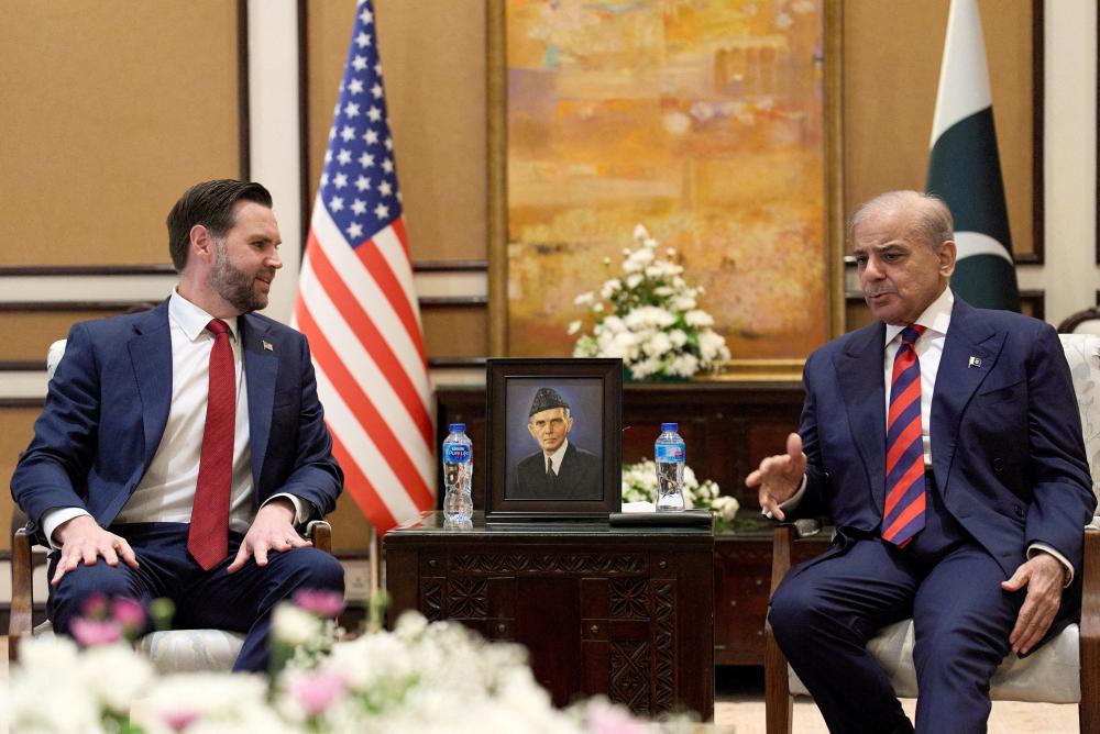 لا إفراج عن الأصول الإيرانية قبل المفاوضات… ومضيق هرمز