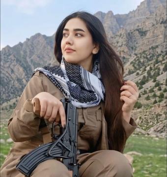 غزال مولان… شابة كردية قضت في غارة للحرس الثوري الإيراني