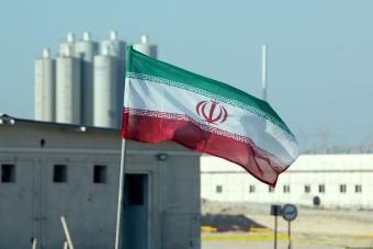 من طهران إلى بيروت: كيف وُلد "حزب الله" كأداة قمع لا كحركة تحرّر؟