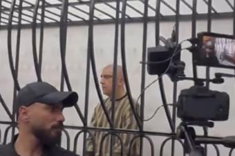 بالفيديو: انطلاق أولى المحاكمات العلنية لرموز نظام الأسد المخلوع