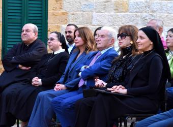 الفنانة هدى حداد بين الأخت مارانا سعد والشاعر سهيل مطر