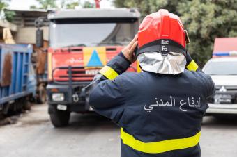 احتجاز 3 عناصر من الدفاع المدني تحت الأنقاض في مجدل زون