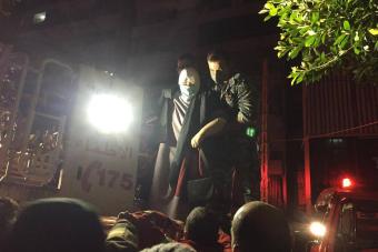 اخلاء مبنى وانقاذ عائلات بعد اطفاء حريق في طريق الجديدة