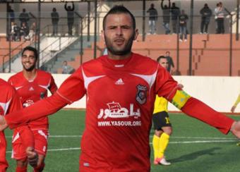 حاجو مستمرّ بالملاعب