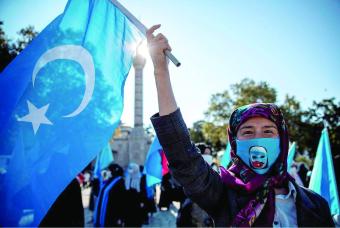 كيف يضحّي أردوغان بجماعة الإيغور؟