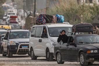 "إذا لم يعجبكم الأمر ... فهاجروا"
