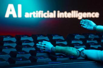‏ Vs AI البشر