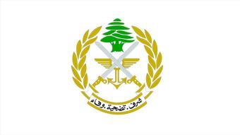 استهداف سيارة على طريق عبا يُسفر عن إصابة عسكريَّين بجروح