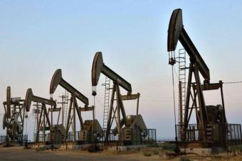 النفط يرتفع 3% والذهب ينخفض 1%