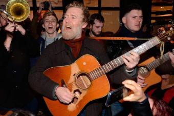 Glen Hansard مثال مختلف