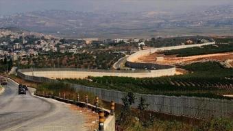 دورية إسرائيلية تقتاد عضو بلدية وعاملاً إلى جهة مجهولة