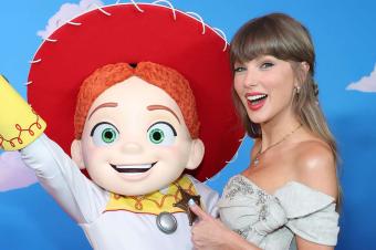 تايلور سويفت فاجأت مشاهدي "Toy Story 5"