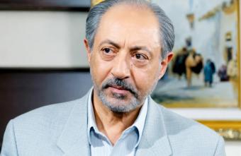 تعامل عبد العزيز مخيون مع عالم الفن بنوع من المثالية