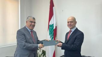 السفير عيسى تسلّم أوراق اعتماد السفير الجزائري الجديد