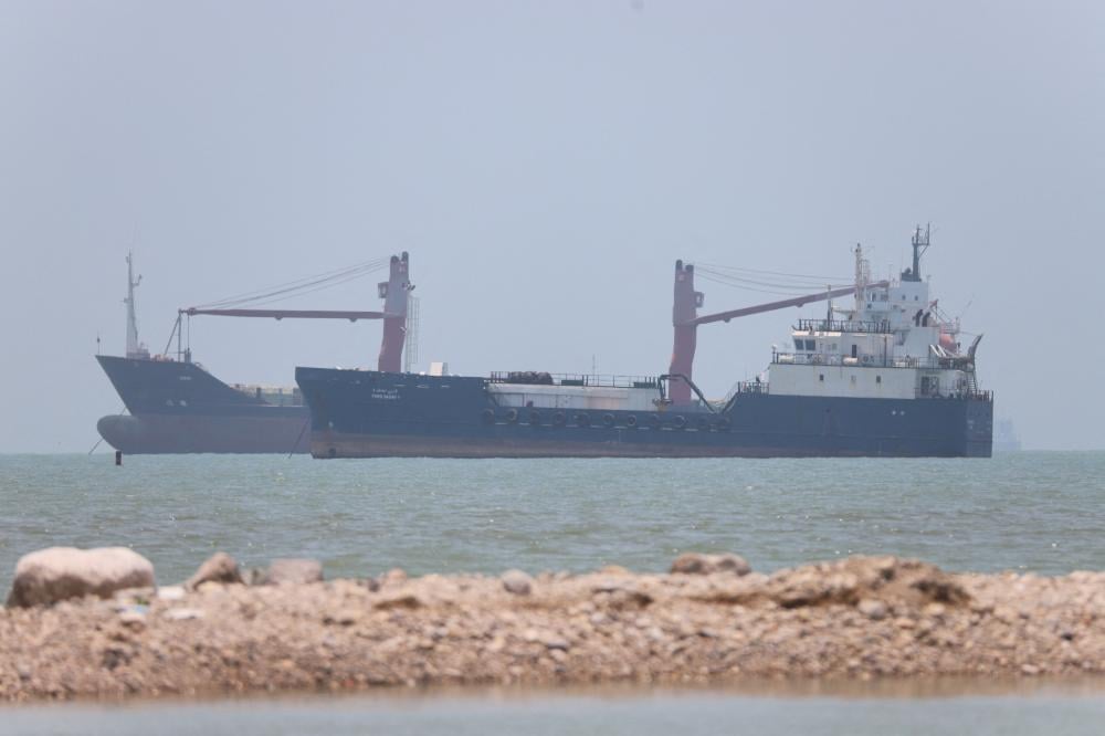 إيران تعلن إغلاق مضيق هرمز مجددًا على خلفية الهجمات الإسرائيلية في لبنان
