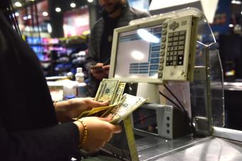 مرسوم صادم بدّد الآمال بتراجع الأسعار: رسوم بين 1و3%  على السلع المستوردة