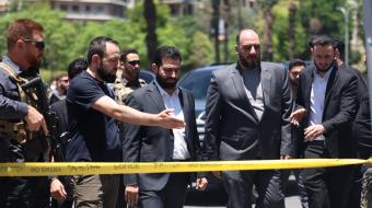 أنس خطاب يتفقد موقع الانفجار قرب وزارة السياحة في دمشق