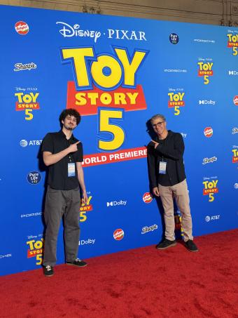 كلش وابنه مايكل في العرض الأول لـ "Toy Story 5"