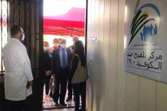 إقبال على التلقيح في يومه الثاني في مستشفى صيدا الحكومي... سنان: لم نتبلغ بأي عوارض