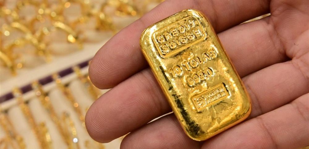 الذهب يتراجع ويحقّق خسارة أسبوعية