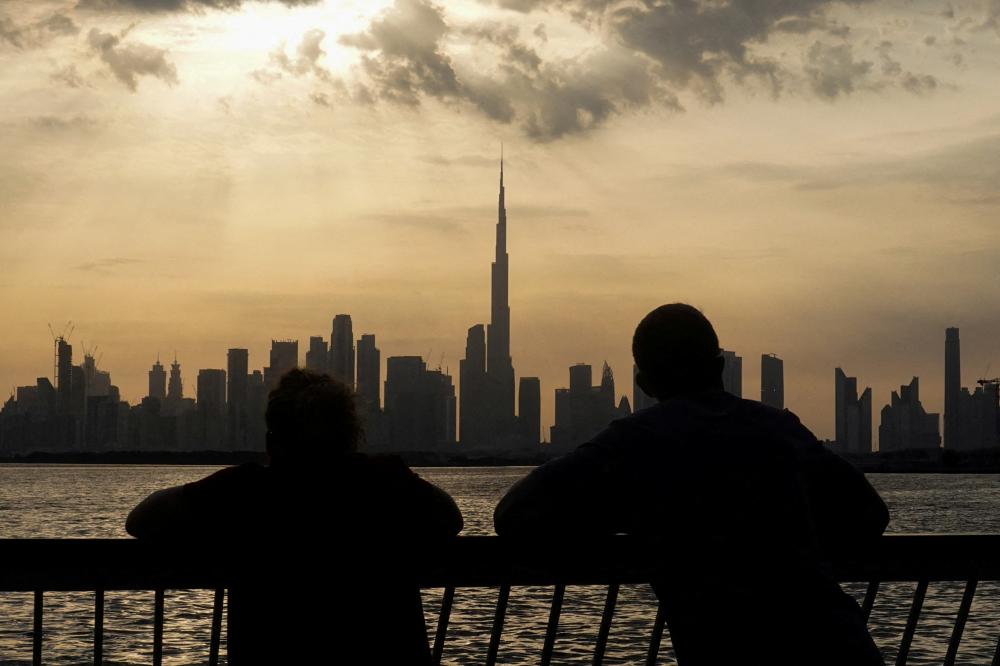 دبي تنفي دوي انفجارات في المدينة وتحذر من الشائعات