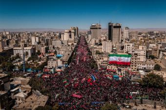 هوية الرجل المقنّع في تشييع خامنئي تُكشف