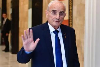 وزير الدفاع يُعرب عن تعازيه بوفاة الأمير حمد بن خليفة آل ثاني