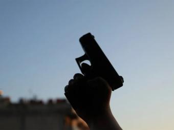 توقيف مطلق النار في حادثة قصقص وضبط المسدس المستخدم
