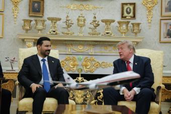ترامب والزيدي خلال لقائهما في البيت الأبيض أمس (مكتب الزيدي)
