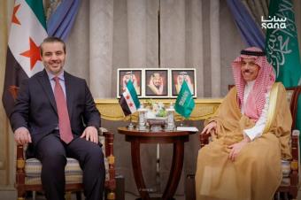 بن فرحان والشيباني خلال لقائهما في الرياض أمس (سانا)