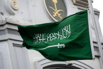 منظومة دفاع جوي يشغّلها عسكريون يونانيون تعترض صاروخين فوق السعودية