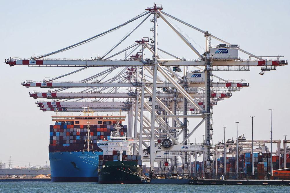 إيران تفاوض بالنار على شرايين الطاقة