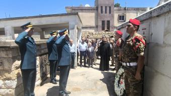 بالصور: في ذكرى شهداء الجيش... تكريم حنا سعيد في القليعة
