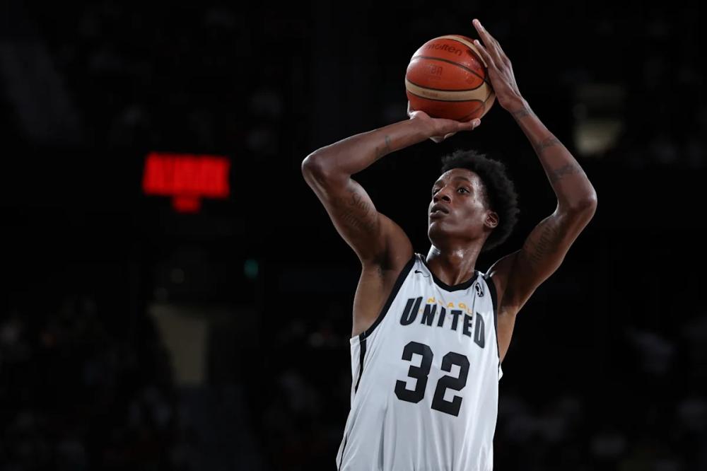 أطول من ويمبانياما… عملاق جديد يدخل الـNBA