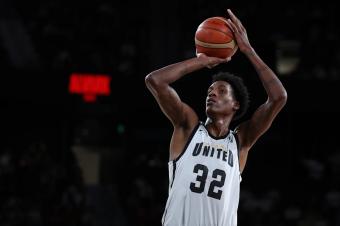 أطول من ويمبانياما… عملاق جديد يدخل الـNBA