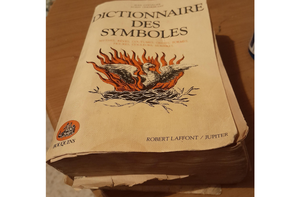 إلى كل من استعار كتابًا مني... لقد فتحت ملفًا للقضية!