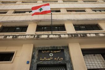 المالية تذكّر مشتري الدولار عبر صيرفة بوجوب التصريح عن الأرباح